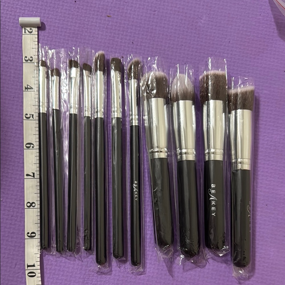 BEAKEY Makeup Brush Set - Black and Silver